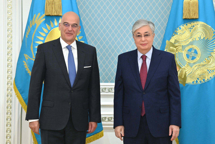 Президент Казахстана принял министра иностранных дел Греческой Республики Николаоса Дендиаса
