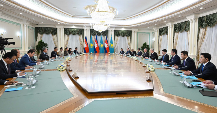 Қасым-Жомарт Тоқаев пен Хун Манет кеңейтілген құрамда келіссөз жүргізді