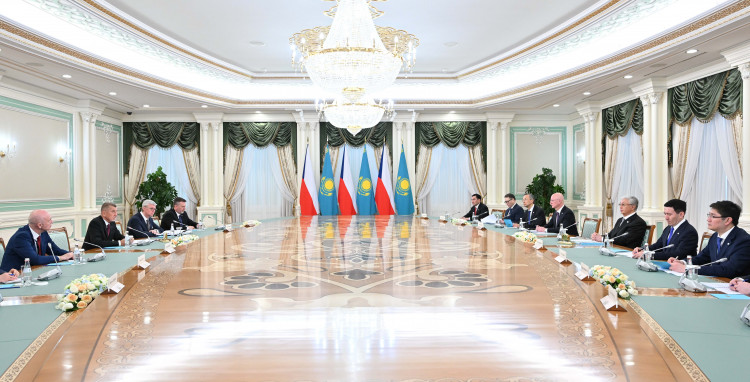 Касым-Жомарт Токаев и Андрей Бабиш провели переговоры в расширенном формате