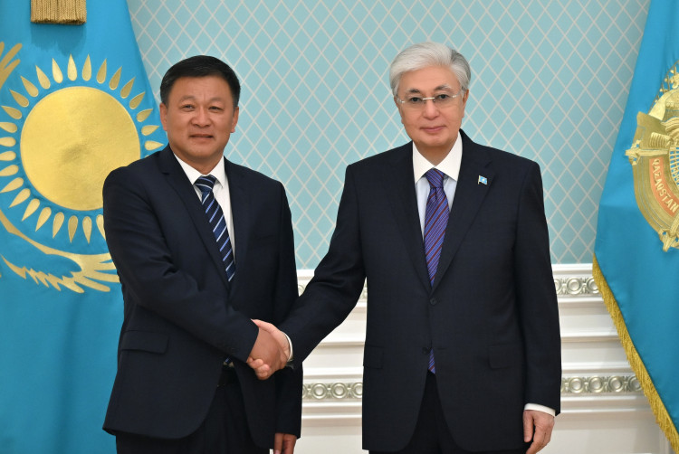 Мемлекет басшысы Xinjiang Lihua компаниясы директорлар кеңесінің төрағасы Чжан Цихайды қабылдады