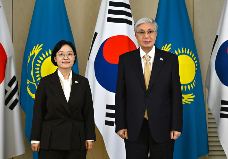 The President of Kazakhstan Held a Meeting with the Prime Minister of the Republic of Korea