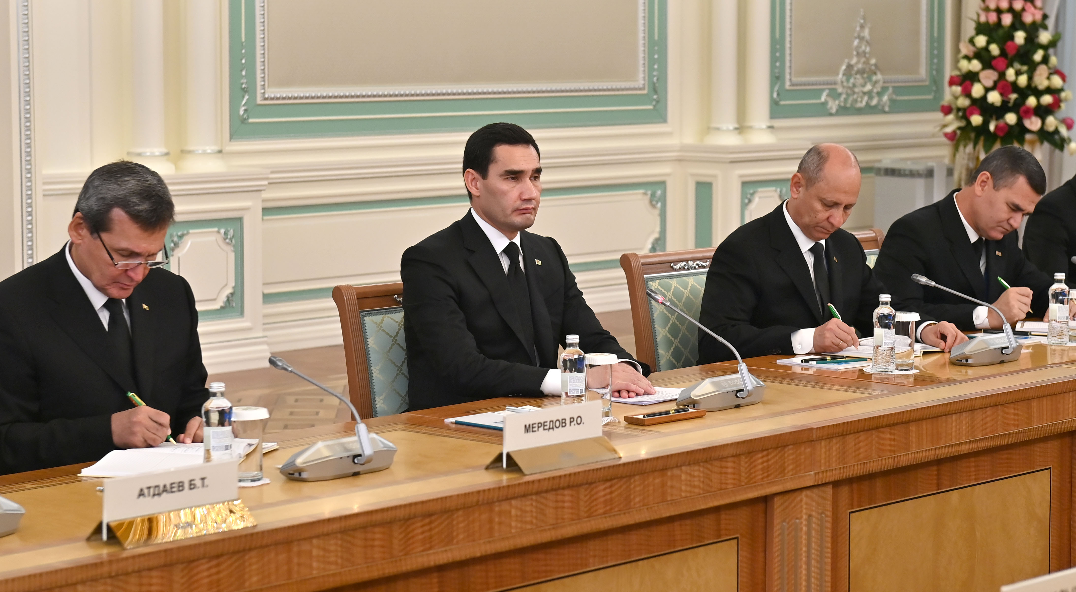 Қазақстан мен Түрікменстан президенттері 14 құжатқа қол қойды